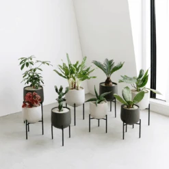 KINTO 211 Planter And Stand 11 KINTO 211 Planter And Stand -Cloud-Hidden Plants s753278155256112669 p1575 i3 w1080
