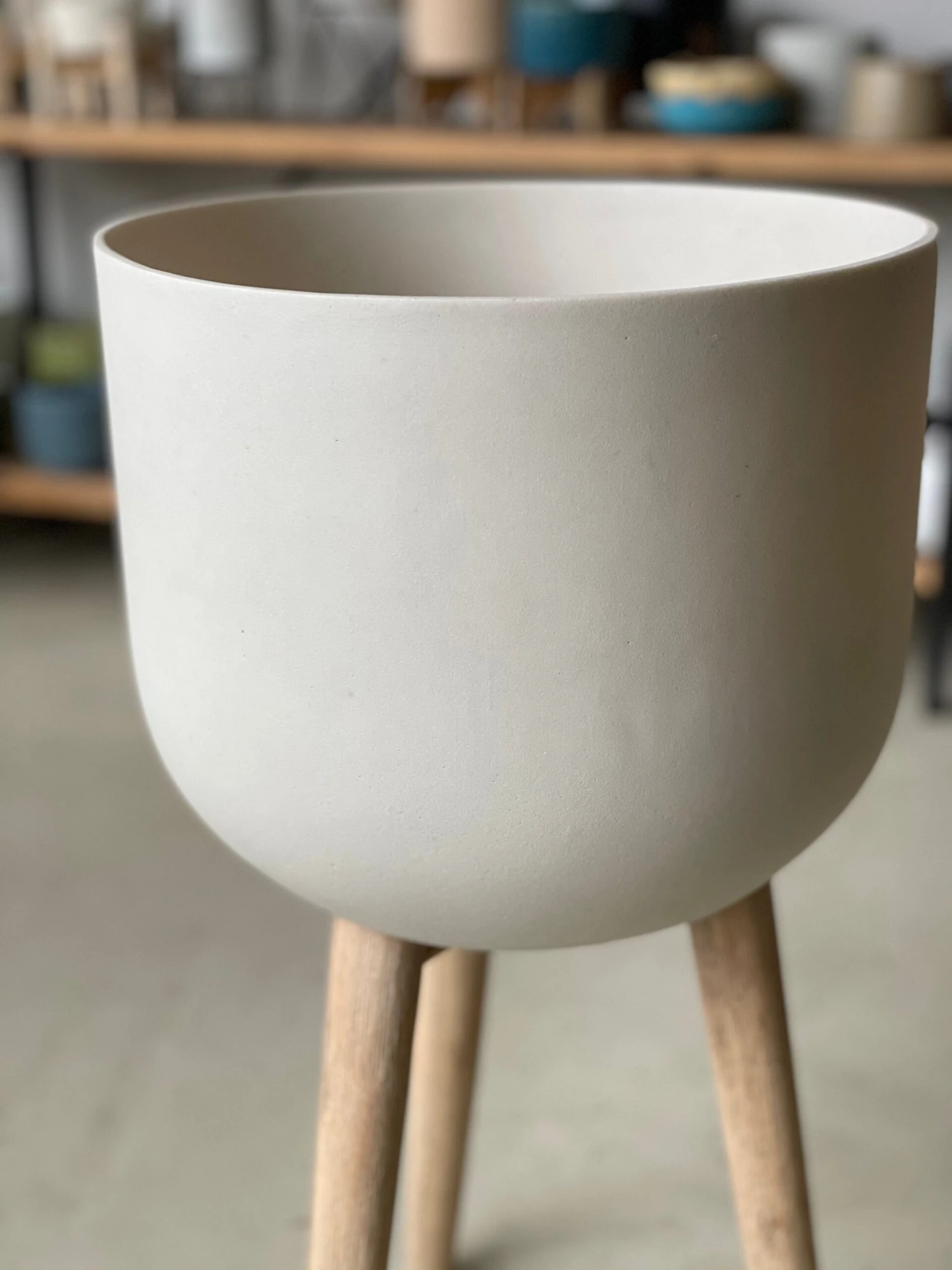 Landis Modern Tripod Planter With Wooden Legs 4 Landis Modern Tripod Planter With Wooden Legs - Image 4